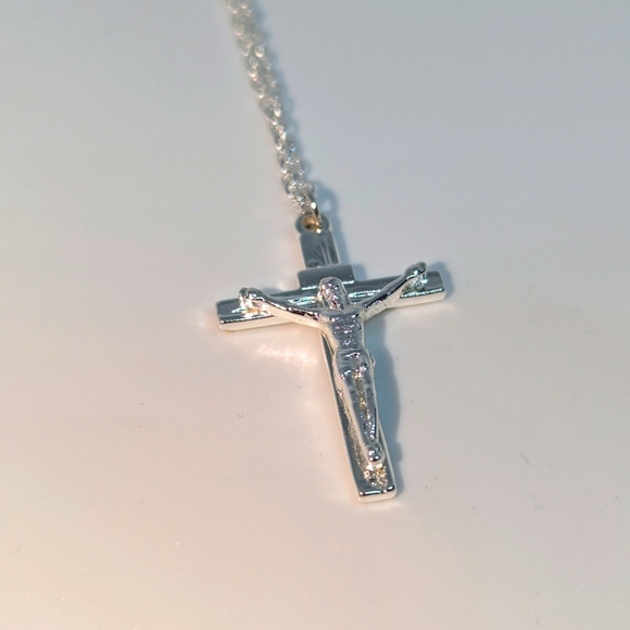 Silver Tone Crucifix  Necklace. - Picture 2 of 5